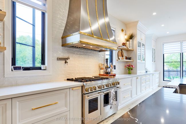 35 Heber Down Cres, House other with 5 bedrooms, 5 bathrooms and 6 parking in Whitby ON | Image 12
