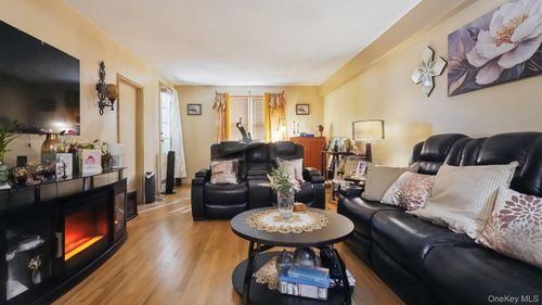 3k-1133 Midland Ave, Yonkers, NY, 10708-6449 | Card Image