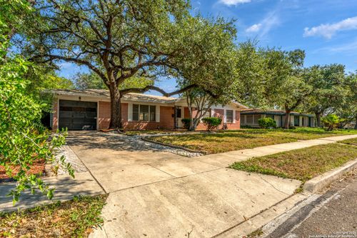 543 Freiling, San Antonio, TX, 78213-3908 | Card Image