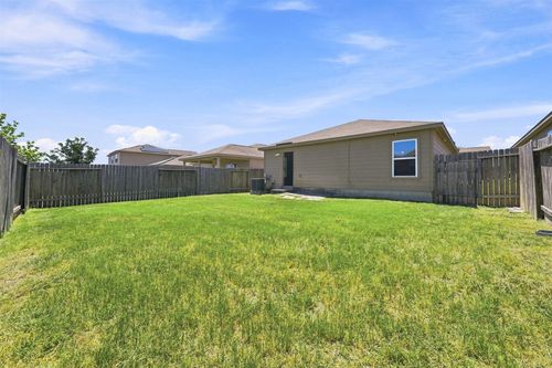 360 Farmer Ln, Jarrell, TX, 76537-1902 | Card Image