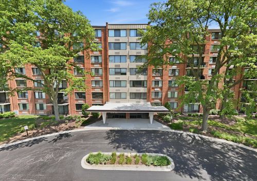 2l-2000 Saint Regis Dr, Lombard, IL, 60148-4935 | Card Image
