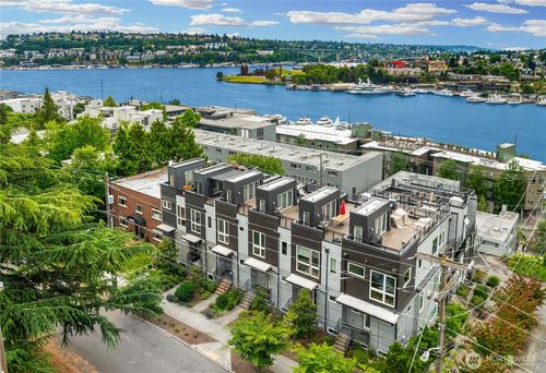 2843 Franklin Ave E, Seattle, WA, 98102-3020 | Card Image
