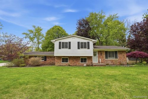 2478 Hiller Rd, West Bloomfield, MI, 48324-1425 | Card Image