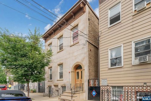 56 Madison St, Newark, NJ, 07105-2363 | Card Image