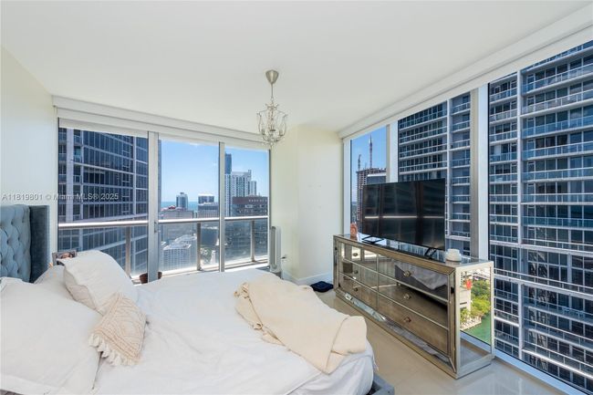 APT-4213 - 475 Brickell Ave, Condo with 2 bedrooms, 2 bathrooms and null parking in Miami FL | Image 9