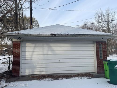 23113 Hayes Ave, Eastpointe, MI, 48021-1526 | Card Image