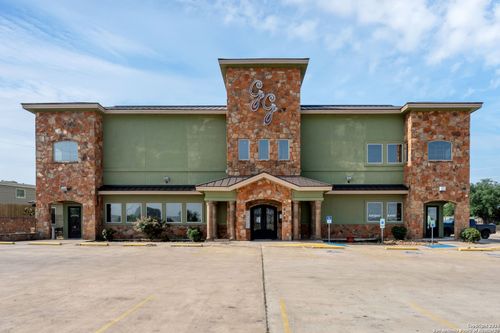 216 Middlebuster Rd, Gonzales, TX, 78629-2216 | Card Image