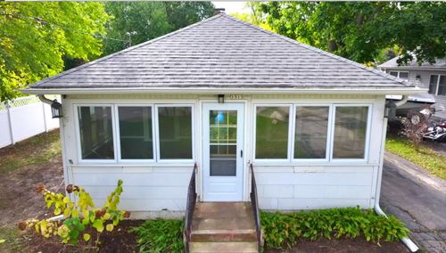 1513 Skinner Dr, Twin Lakes, WI, 53181-9747 | Card Image