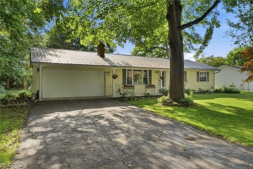 6869 Arlene Dr, Conneaut, OH, 44030-3432 | Card Image