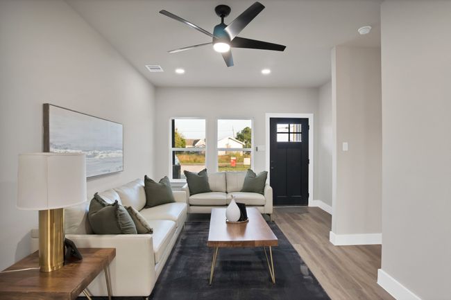 205 E South St, House other with 3 bedrooms, 2 bathrooms and null parking in Itasca TX | Image 36