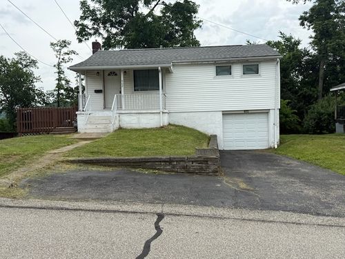 402 Oakhurst Ave, North Versailles, PA, 15137-2242 | Card Image