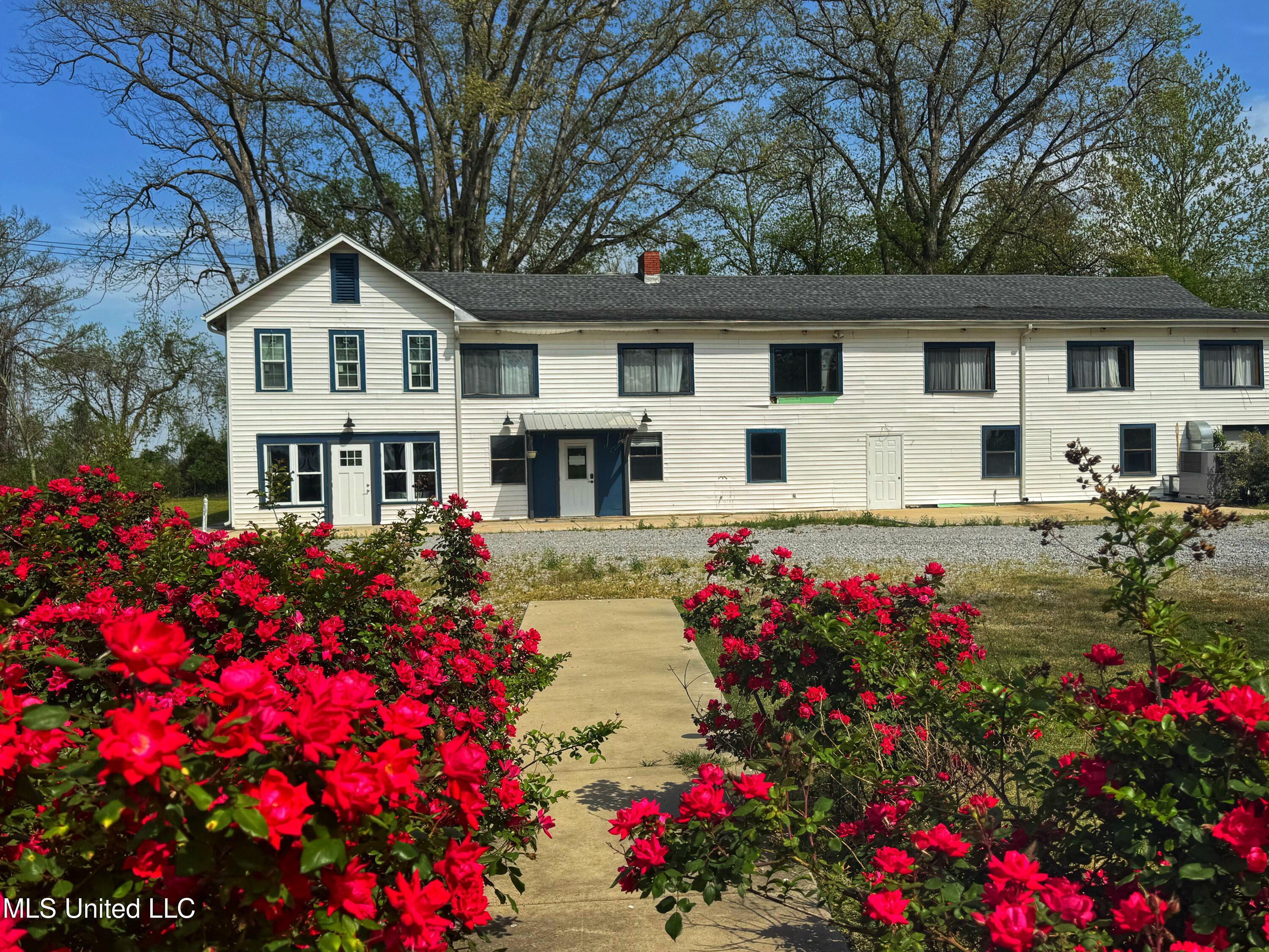 5860 Moon Lake Rd, Dundee, MS 38626