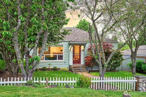 4124 Sw 104th St, Seattle, WA, 98146-1121 | Card Image