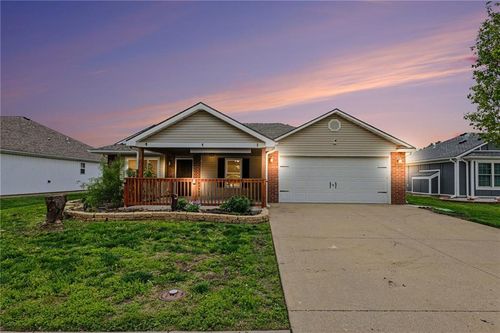 420 Sw Graystone Dr, Grain Valley, MO, 64029-8511 | Card Image