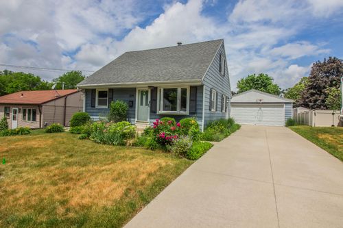 2214 Easy St, Waukesha, WI, 53188-2134 | Card Image