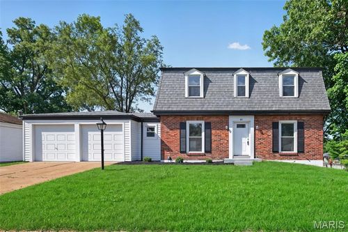 22 Westwood Estates Dr, Saint Peters, MO, 63376-1349 | Card Image