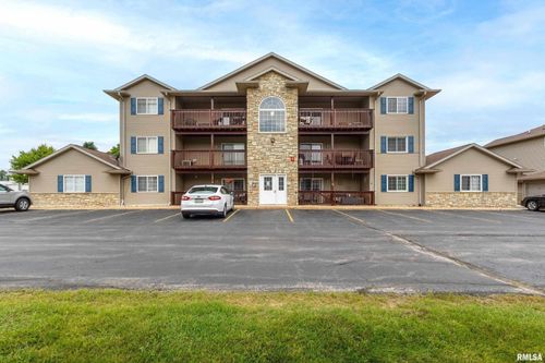 unit-203-109 E Price St, Eldridge, IA, 52748-1725 | Card Image