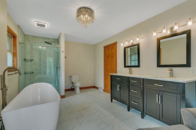 Walk-in tiled shower, gorgeous soaking tub and dual sinks. | Image 17