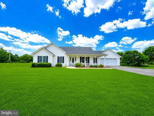 39 Grouse Knoll Ln, Summit Point, WV, 25446-3706 | Card Image