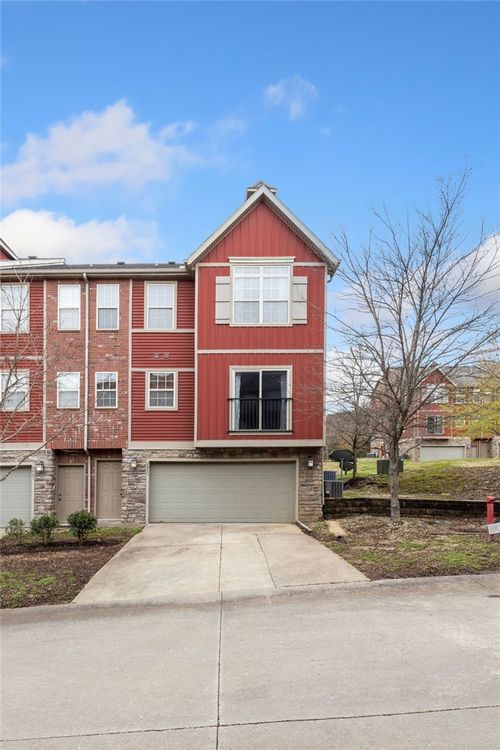 2835 W Redstone Dr, Fayetteville, AR, 72704-5139 | Card Image