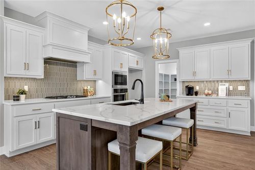 11560 S Olathe View Rd, Olathe, KS, 66061-5021 | Card Image