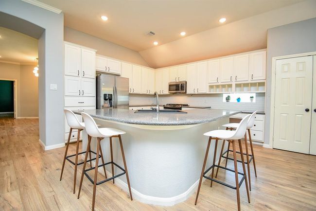 15603 Clear Pointe Dr, House other with 3 bedrooms, 2 bathrooms and 2 parking in Cypress TX | Image 13