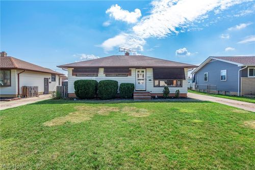 4579 Memphis Villas S, Brooklyn, OH, 44144-2413 | Card Image