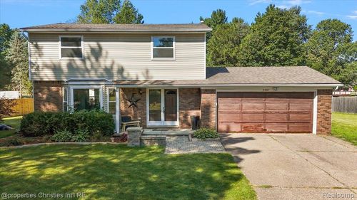 3397 Harvey Lake Rd, Highland, MI, 48356-1727 | Card Image