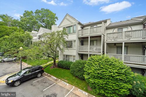2221 Hunters Run Dr, RESTON, VA, 20191-2831 | Card Image