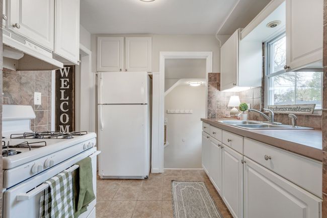 Trendy White Kitchen Cabinetry | Image 6