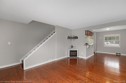 23118 Marter Rd, Saint Clair Shores, MI, 48080-2727 | Card Image