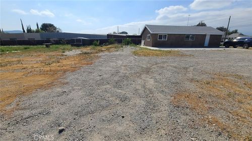 17693 Slover Ave, Bloomington, CA, 92316-2328 | Card Image