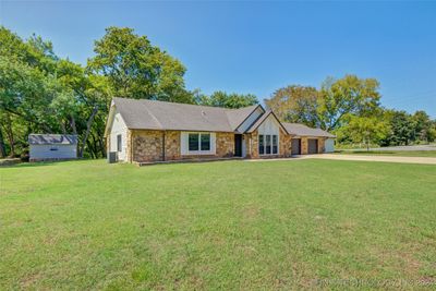 8104 S 43rd West Avenue, House other with 3 bedrooms, 2 bathrooms and null parking in Tulsa OK | Image 3