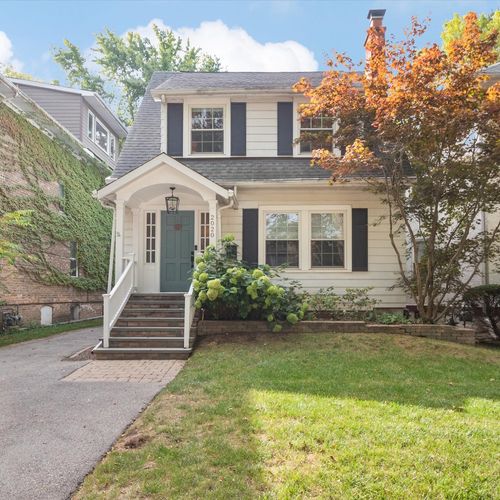 2020 Colfax St, Evanston, IL, 60201-2577 | Card Image