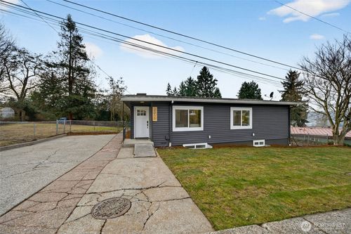 2311 Ne 6th Pl, Renton, WA, 98056-3605 | Card Image