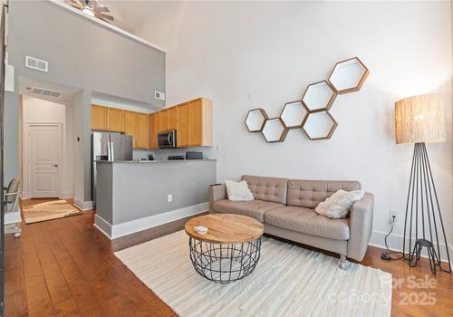 unit-427-115 E Park Ave, Charlotte, NC, 28203-3704 | Card Image