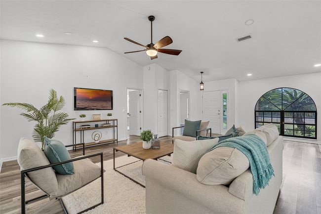 Lovely family room | Image 6