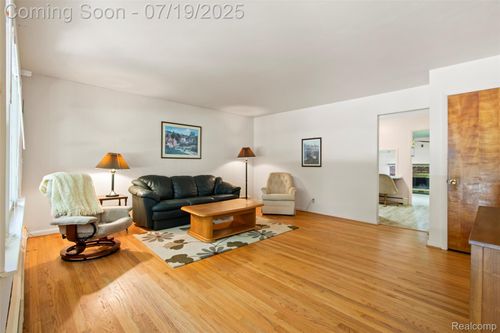 2742 Lance St, Lake Orion, MI, 48360-2228 | Card Image