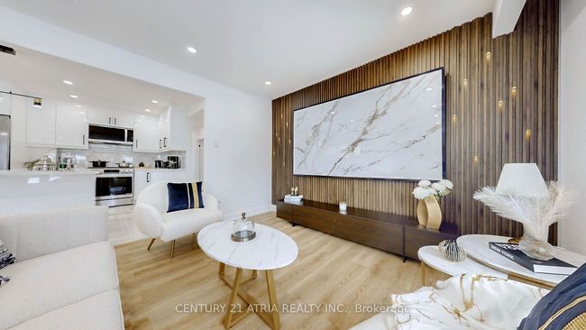24 Collins Cres, House other with 5 bedrooms, 3 bathrooms and 6 parking in Aurora ON | Image 5
