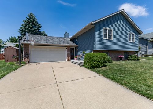 2440 W 60th Pl, Davenport, IA, 52806-2775 | Card Image