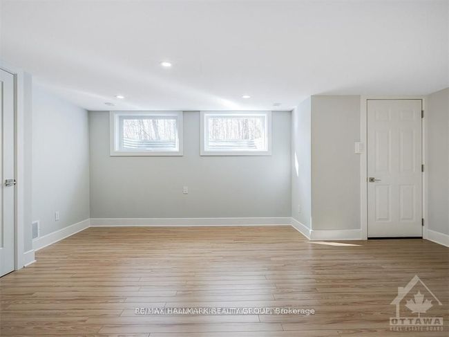 B - 933 Alpine Ave, House other with 2 bedrooms, 1 bathrooms and 2 parking in Ottawa ON | Image 4