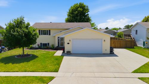 1017 Plum Ln, ABERDEEN, SD, 57401-6876 | Card Image