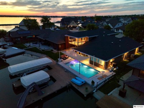 609 Pier 1, Lincoln, NE, 68528-1429 | Card Image