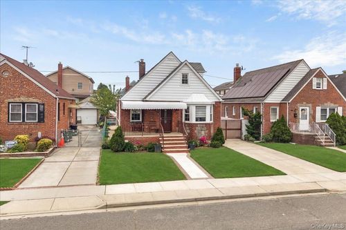 98 Sussex Rd, Elmont, NY, 11003-1423 | Card Image