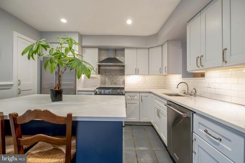 908 S Front St, PHILADELPHIA, PA, 19147-4304 | Card Image