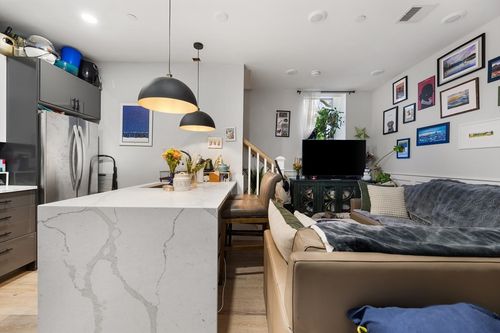 d-300 Somerville Ave, Somerville, MA, 02143-3307 | Card Image