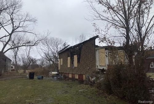 4742 Fischer St, Detroit, MI, 48214-1266 | Card Image