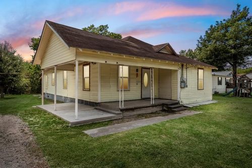 400 E Travis St, Mexia, TX, 76667-3769 | Card Image