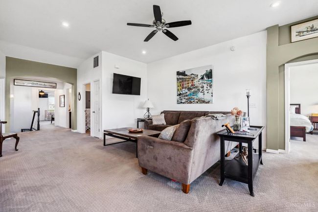 1291 Lake Run Dr, Condo with 2 bedrooms, 3 bathrooms and null parking in Lebanon OH | Image 5
