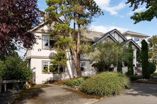 2162 Brighton Ave, Victoria, BC, V8S2E7 | Card Image
